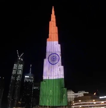 Burj Khalifa illuminé aux couleurs du drapeau indien