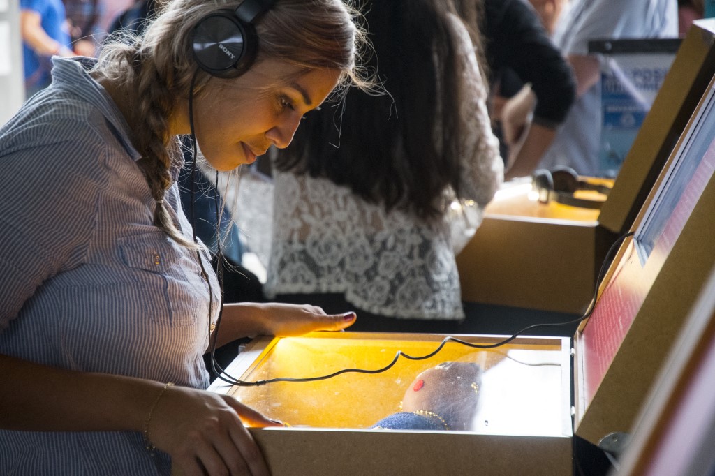 Quand des bénévoles «donnent leur voix» à des aveugles avides de lecture