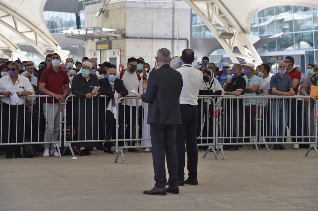 Covid-19: Alger assouplit les conditions de retour face à la colère de la diaspora