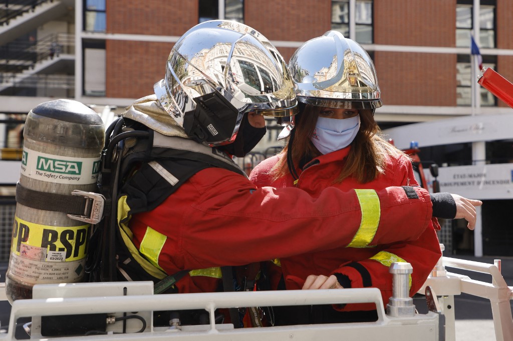 Lot-et-Garonne: une cinquantaine de pompiers mobilisés sur l'incendie d'un bâtiment agricole abritant du nitrate d'ammonium