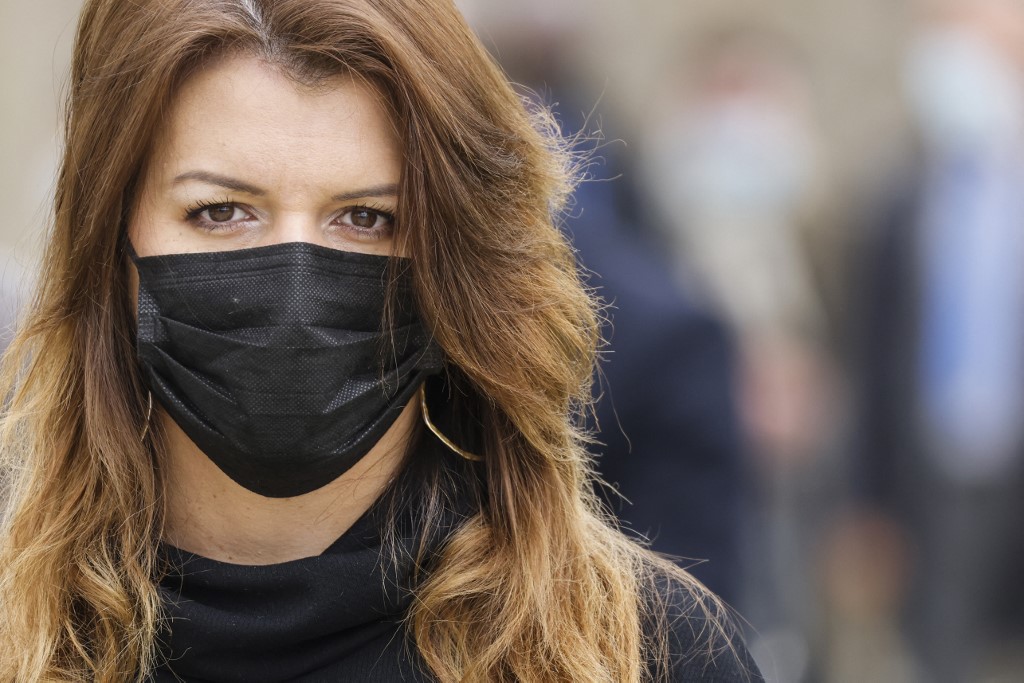France: naturalisation de plus de 2 000 étrangers «en première ligne»