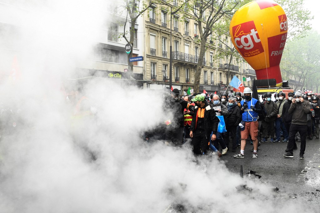 1er-Mai syndical: des milliers de manifestants malgré la pluie et la Covid-19