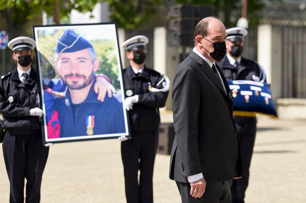 Le tueur présumé du policier mort à Avignon mis en examen et écroué après l'hommage national