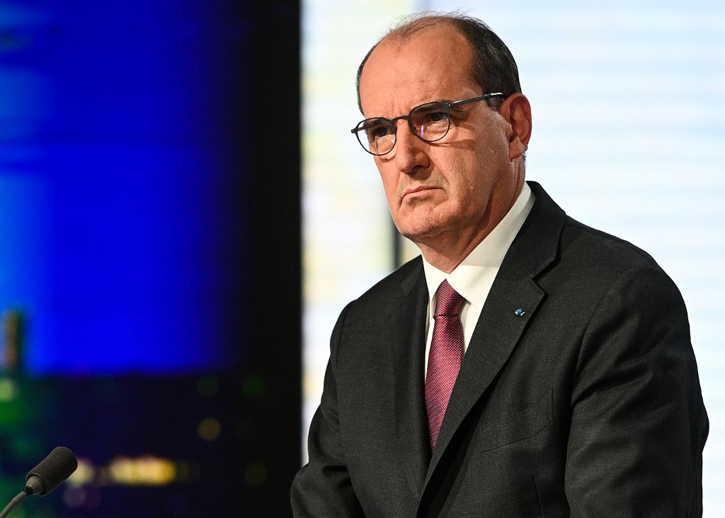 Covid-19: l'exécutif prépare «la sortie de crise» mais subit un revers sur le pass sanitaire