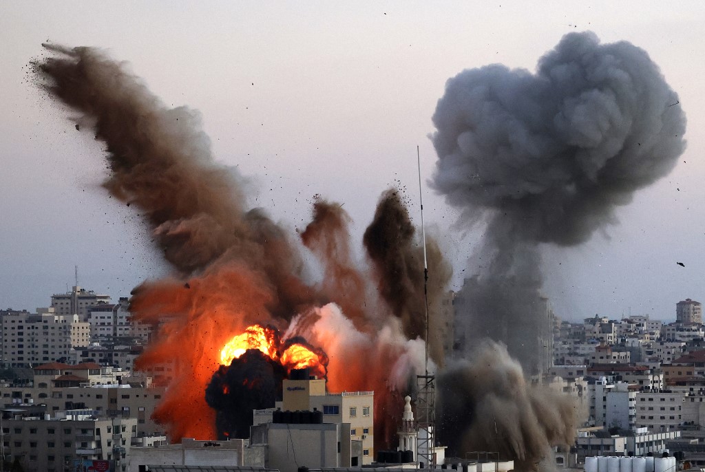 Israël poursuit ses frappes sur Gaza, violences sanglantes en Cisjordanie