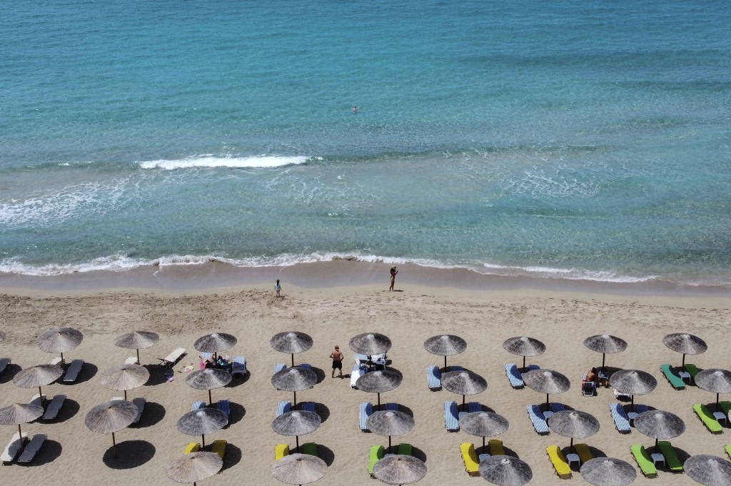 «Stin Yamas!»: les professionnels grecs du tourisme boivent à une bonne saison