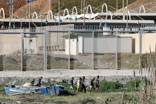 Espagne/Maroc: une marée humaine de migrants afflue vers Ceuta