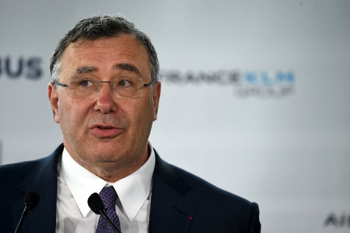 Sous pression, Total change de nom et tente de convaincre qu'il en fait assez pour le climat