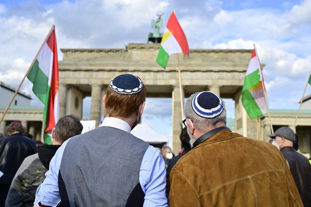 Proche-Orient: Merkel met en garde contre des débordements racistes en Allemagne