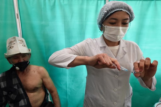 Kirghizstan : 1.000 vaccins jetés, un frigo débranché pour recharger un téléphone