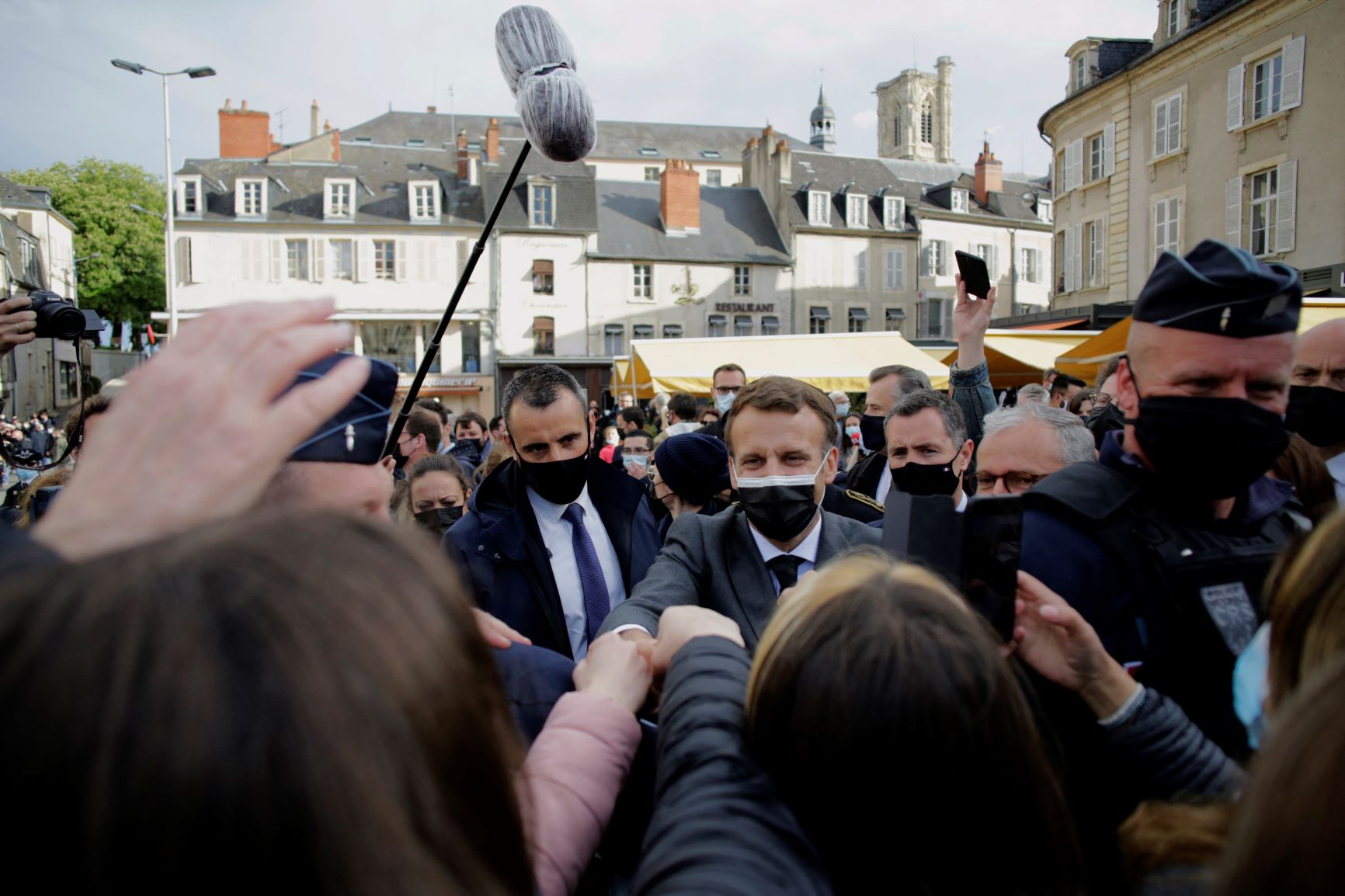 Macron dévoile son Pass culture de €300 pour les 18 ans