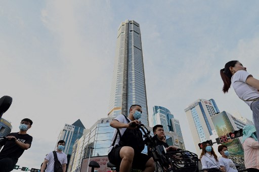 Chine: le gratte-ciel qui tremble laisse ses commerçants dans le brouillard