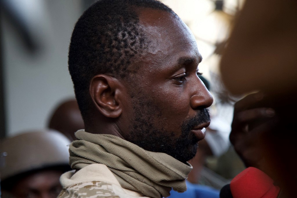 Mali: les militaires libèrent les dirigeants arrêtés et reprennent les commandes