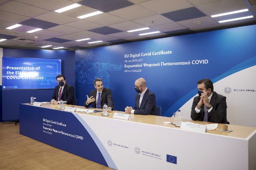 Voyages au sein de l'UE: Bruxelles tente d'harmoniser l'usage du certificat Covid