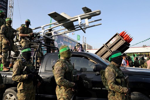 Roquettes et drone: parade militaire du Hamas après la trêve avec Israël