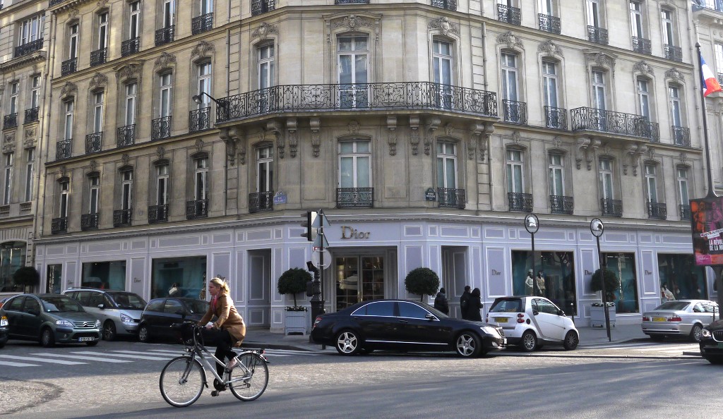 La réouverture des boutiques est imminente, le casse-tête des soldes reste entier