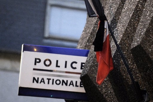 Policière blessée en France : l'hommage des habitants à une femme «douce» et «professionnelle»