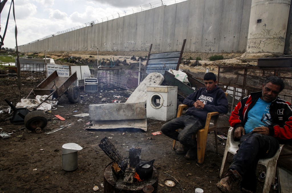 L'Egypte envoie de l'aide à Gaza et promet de financer la reconstruction