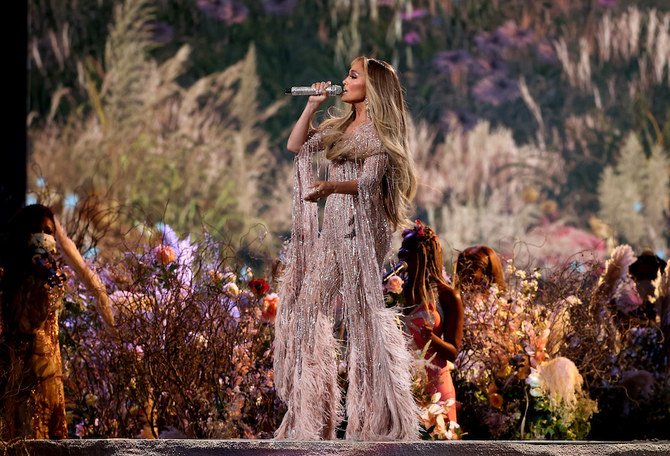 Jennifer Lopez enflamme la scène dans une tenue Zuhair Murad au Citizen VAX LIVE: le concert pour réunir le monde