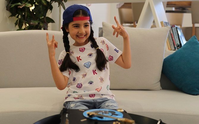 La plus jeune DJ de Dubaï se fraye un chemin vers la gloire dans un concours mondial