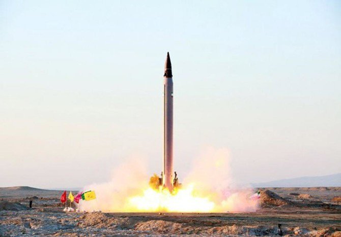 Les défenses saoudiennes interceptent 8 drones et 3 missiles balistiques lancés par les Houthis