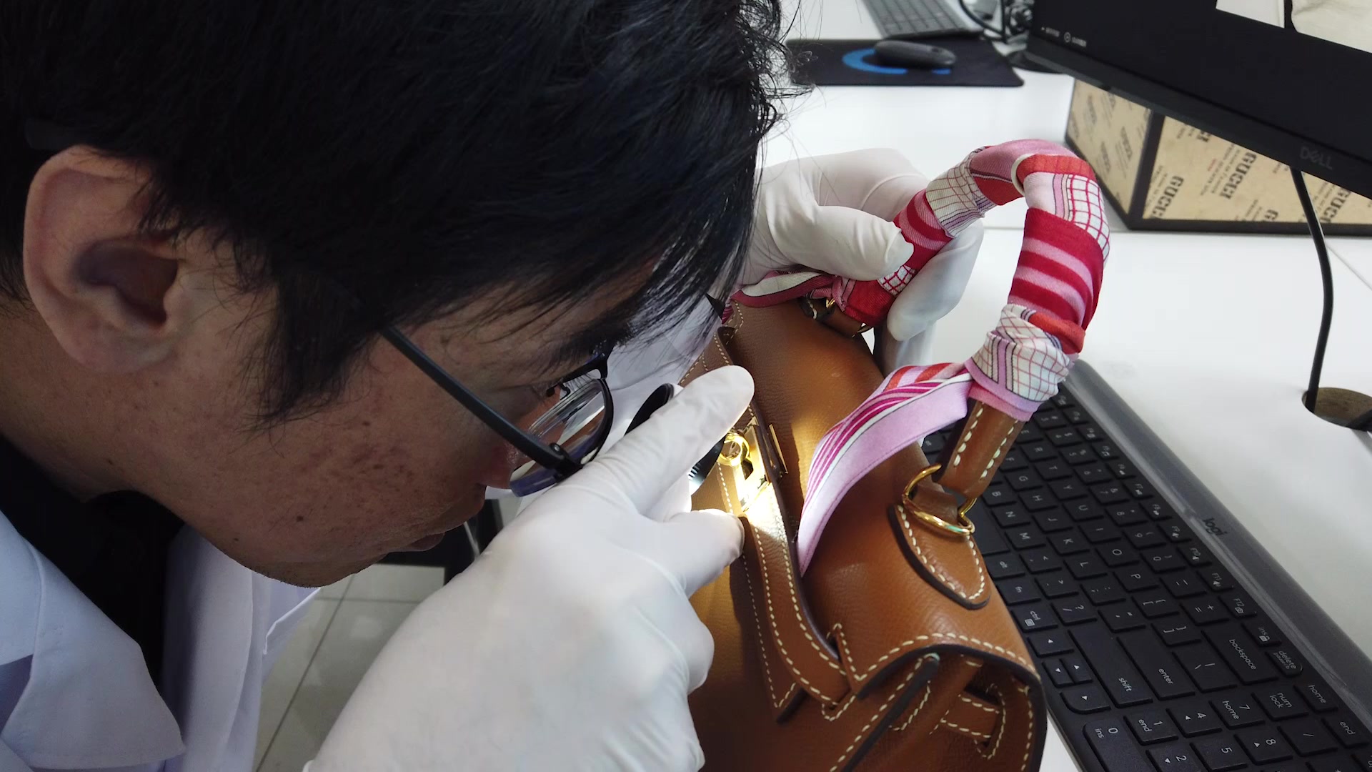 Luxe: le détecteur de faux, ange du marché de l'occase en Chine