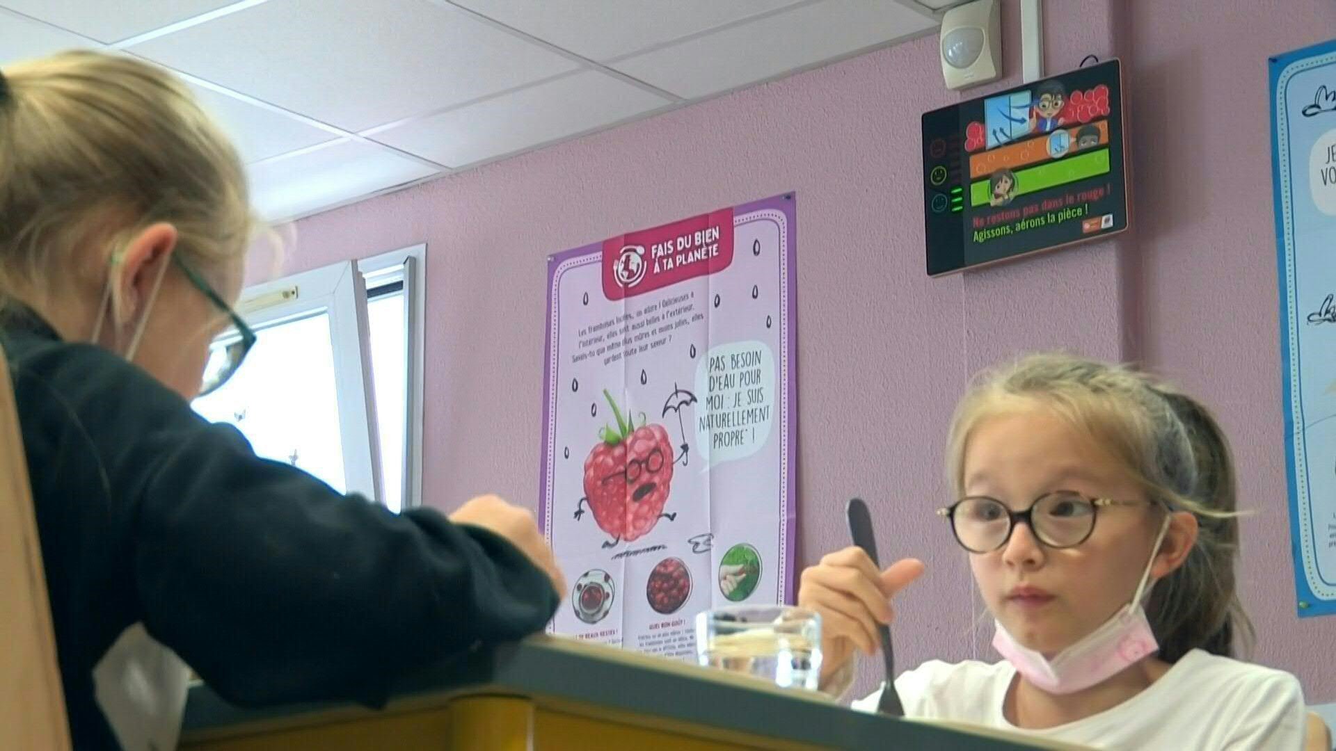 «c'est orange!»: pour penser à aérer contre la Covid, des capteurs de CO2 dans les cantines scolaires