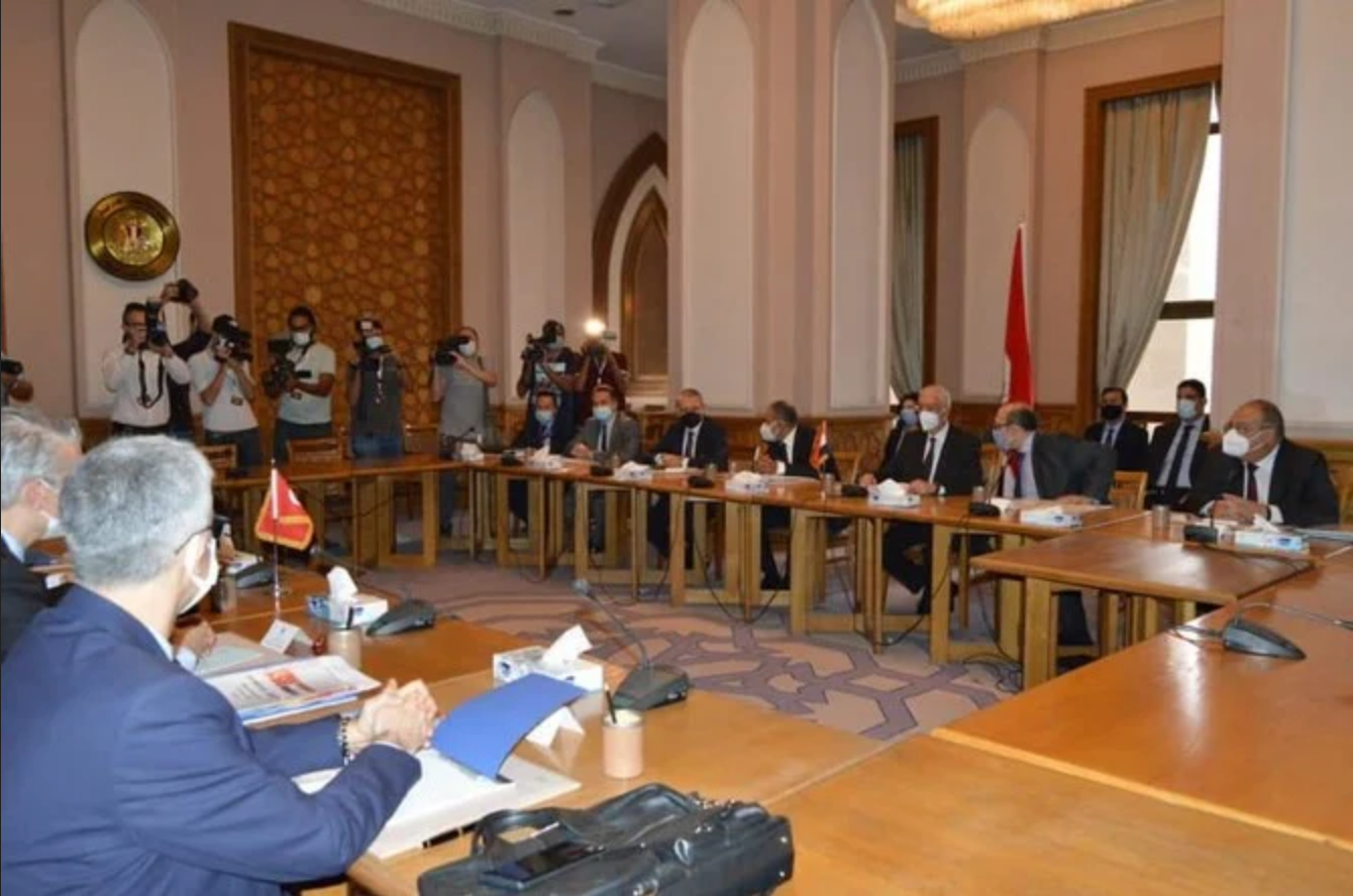 L'Égypte sollicite le retrait de la Turquie de Libye et entame des discussions avec Ankara
