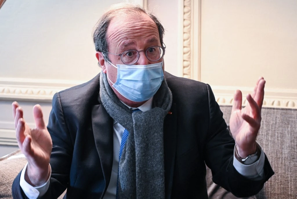«Une nouvelle étape de décentralisation est nécessaire», estime Hollande