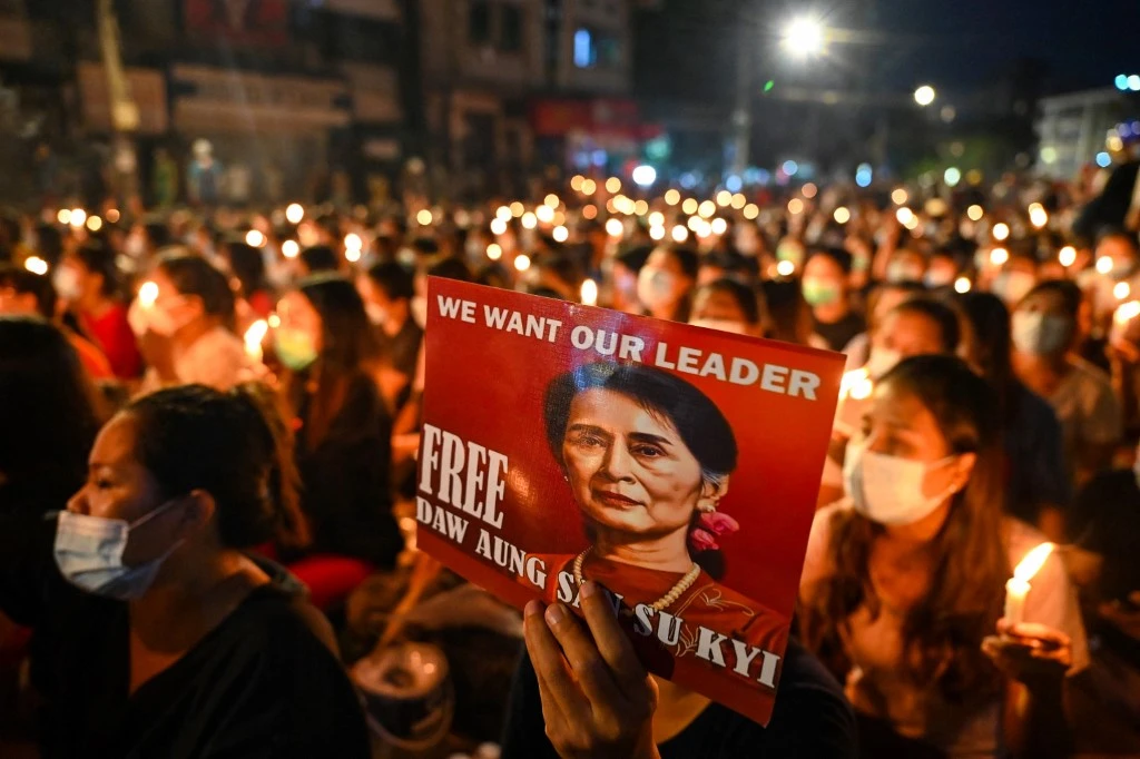 Coupée du monde et amaigrie, Aung San Suu Kyi entame un 4e mois de détention