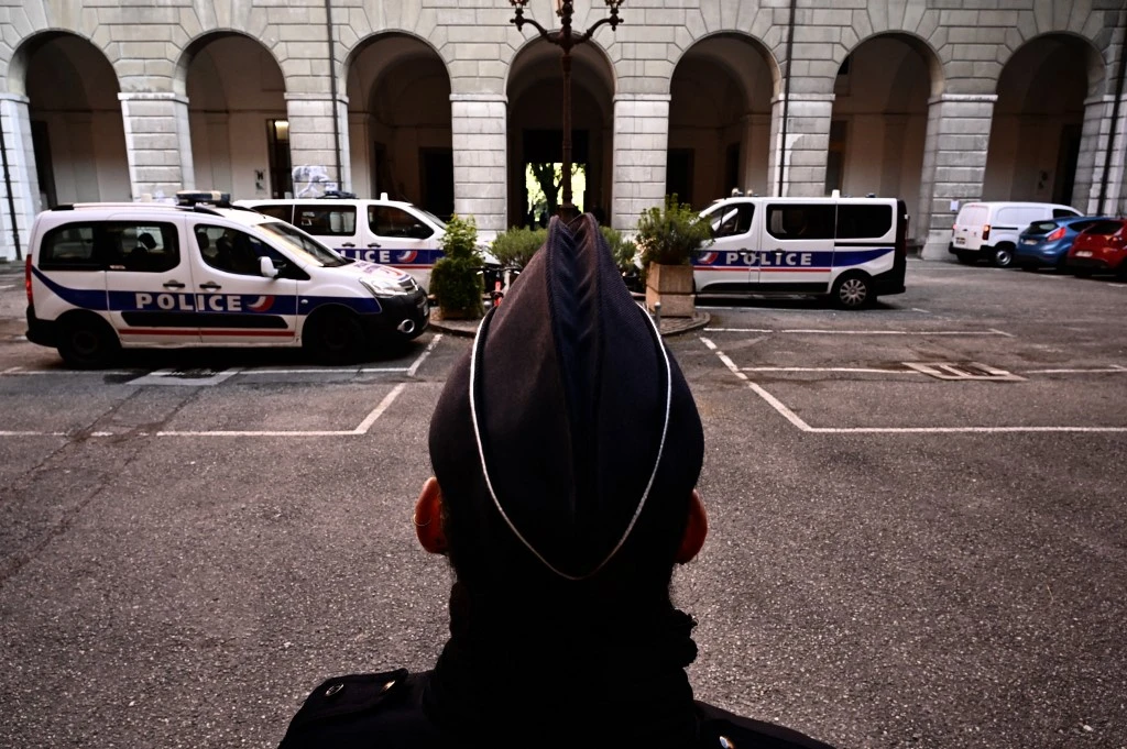 Charente: une femme de 75 ans tuée et retrouvée brûlée dans son poulailler
