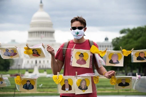 Vaccins: Biden affirme que la moitié des dirigeants de la planète demandent de l'aide