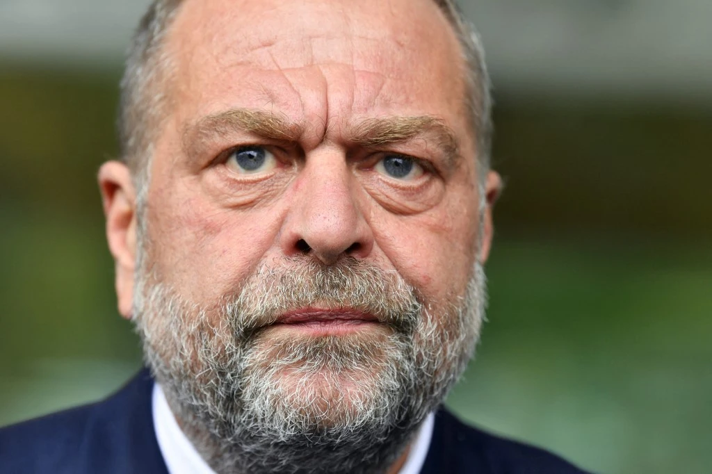 Féminicides: Dupond-Moretti veut accélérer le déploiement des bracelets anti-rapprochement