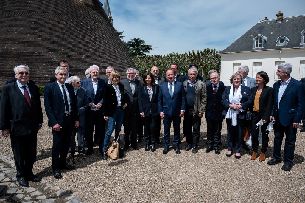 Quarante ans après le 10 mai,la Mitterrandie réunie cherche des raisons d'espérer