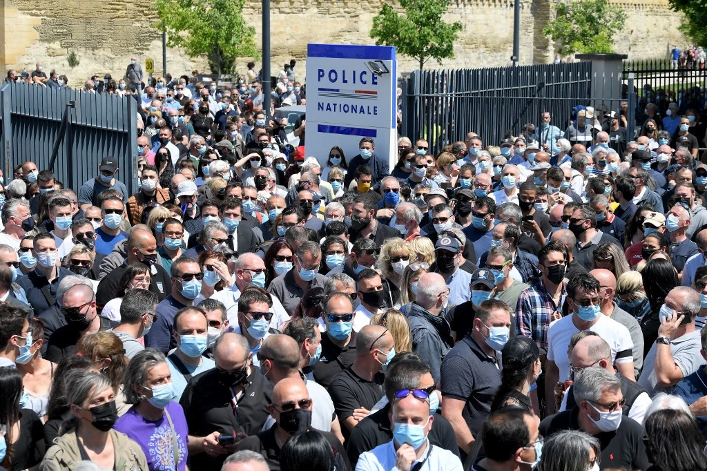 Policier tué à Avignon: les deux suspects déjà «condamnés plusieurs fois»