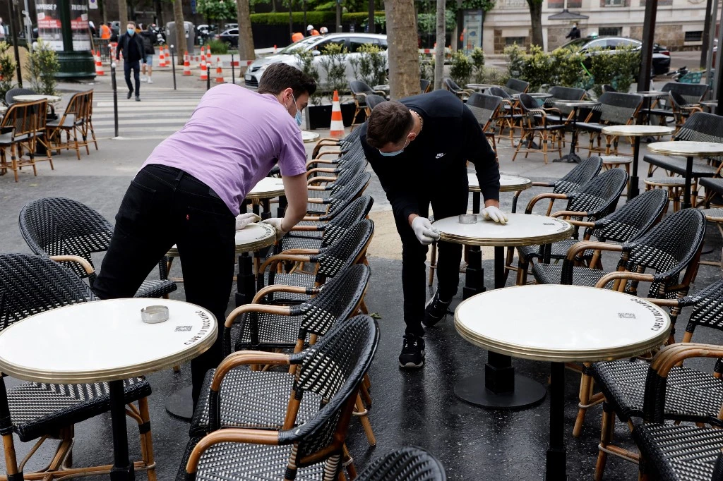 Paris: des rues de nouveau piétonnisées pour des terrasses éphémères cet été