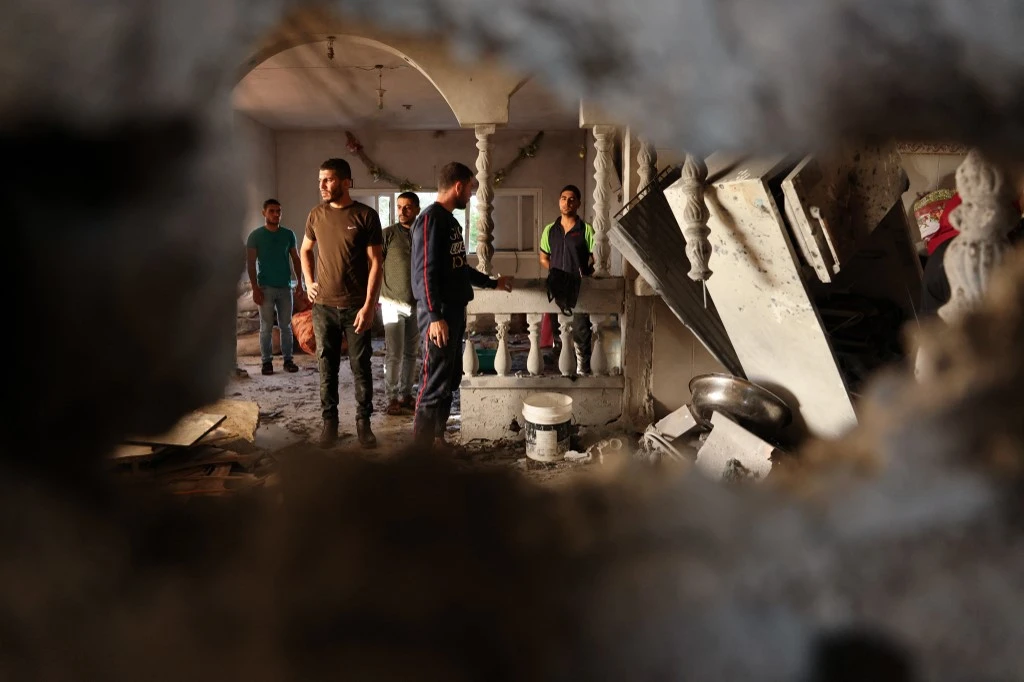 Un homme handicapé, sa femme enceinte et leur fille morts dans un raid à Gaza