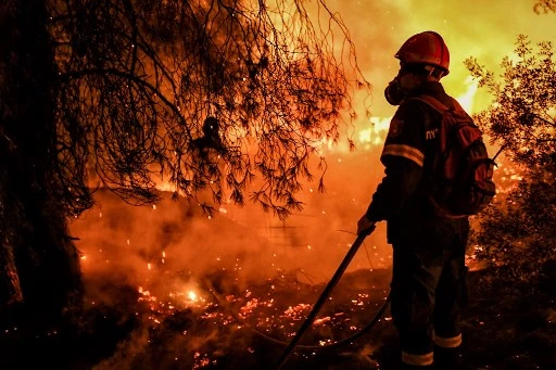Grèce: des villages évacués lors du premier feu de forêt important de l'année