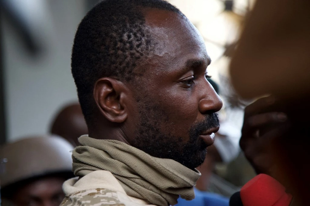 Mali: les militaires libèrent les dirigeants arrêtés et reprennent les commandes