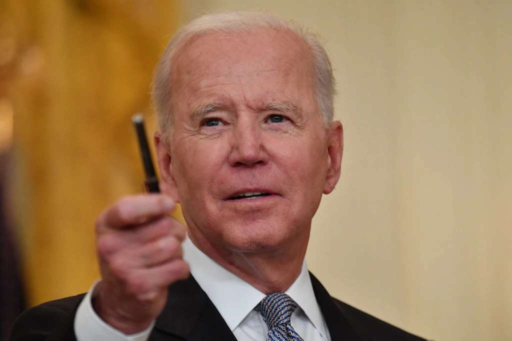 Origine de la Covid: Biden exige un rapport et hausse le ton face à Pékin