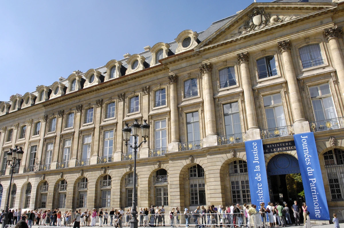 Six membres d'un groupuscule néonazi interpellés pour un projet d'attentat contre une loge maçonnique