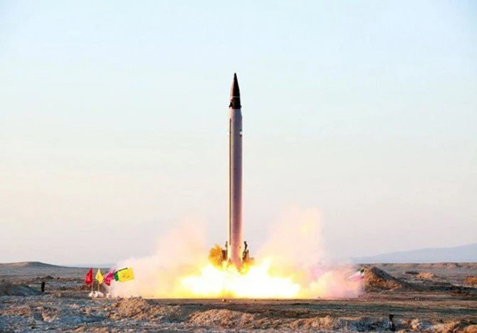 Les défenses saoudiennes interceptent 8 drones et 3 missiles balistiques lancés par les Houthis