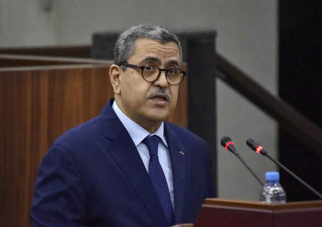 Législatives en Algérie: le Premier ministre présente la démission du gouvernement