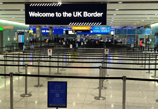 Un panneau frontalier britannique accueille les passagers à leur arrivée à l'aéroport d'Heathrow, dans l'ouest de Londres, le 31 décembre 2020 (Photo, AFP)