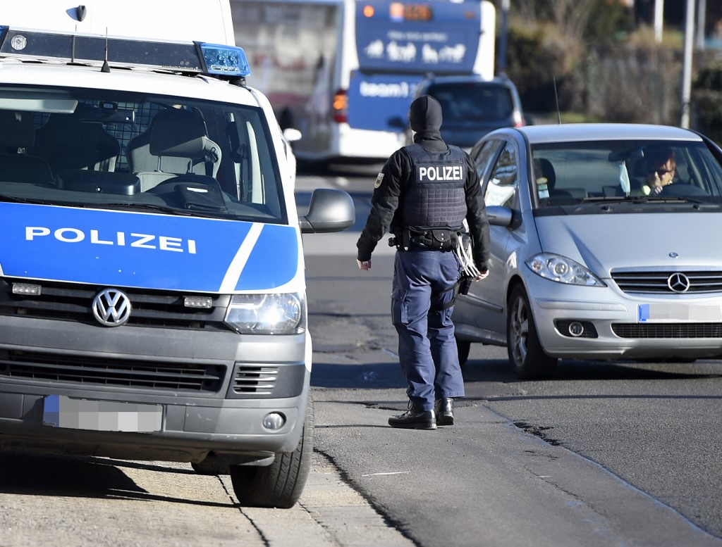 L'agresseur a été interpellé, a précisé la police assurant qu'il n'y avait aucun danger pour la population