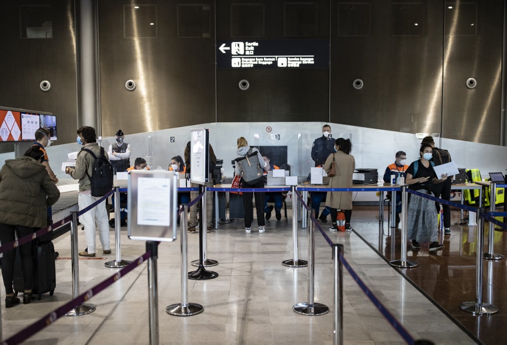 France: les tests Covid-19 payants à partir du 7 juillet pour les touristes étrangers