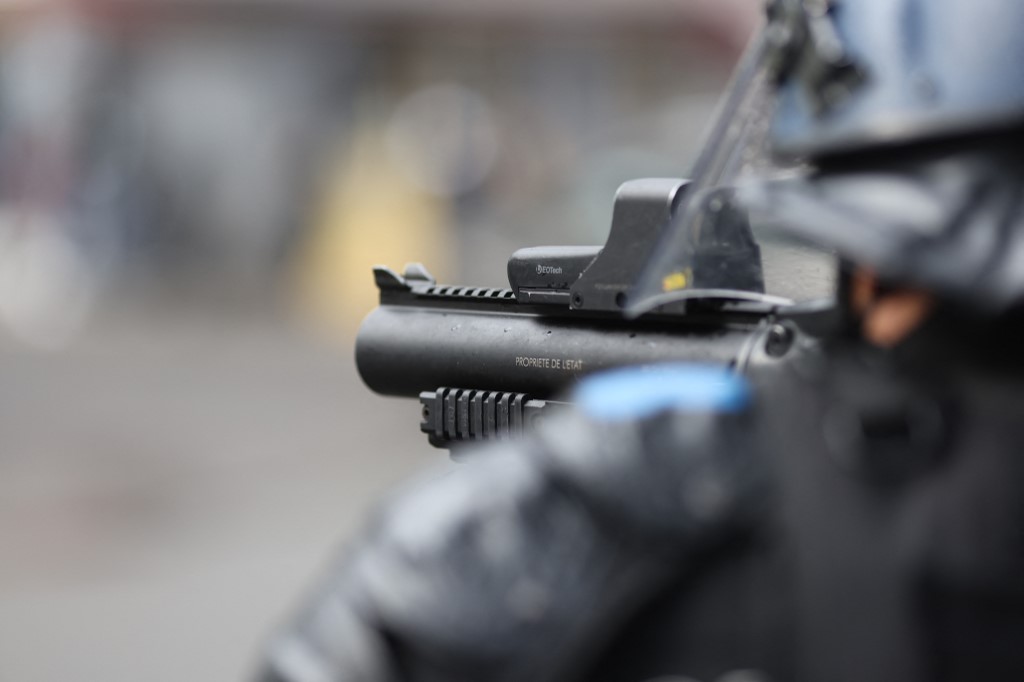 Tir de LBD «à bout portant» en 2020 à Paris : le policier mis en examen