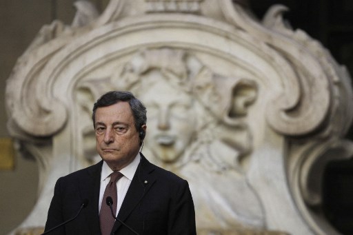Le Premier ministre italien Mario Draghi donne une conférence de presse avec son homologue libyen à l'issue de leur rencontre au palais présidentiel de Chigi, à Rome, le 31 mai 2021. (Gregorio Borgia / Pool / AFP)