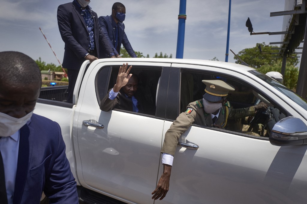 Mali: le colonel Goïta, du terrain au palais présidentiel en moins d'un an