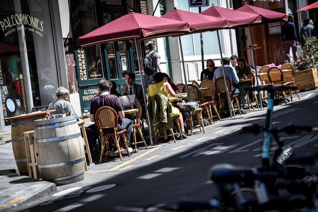 Sortie de confinement et soleil: certains Français renouent avec l'optimisme